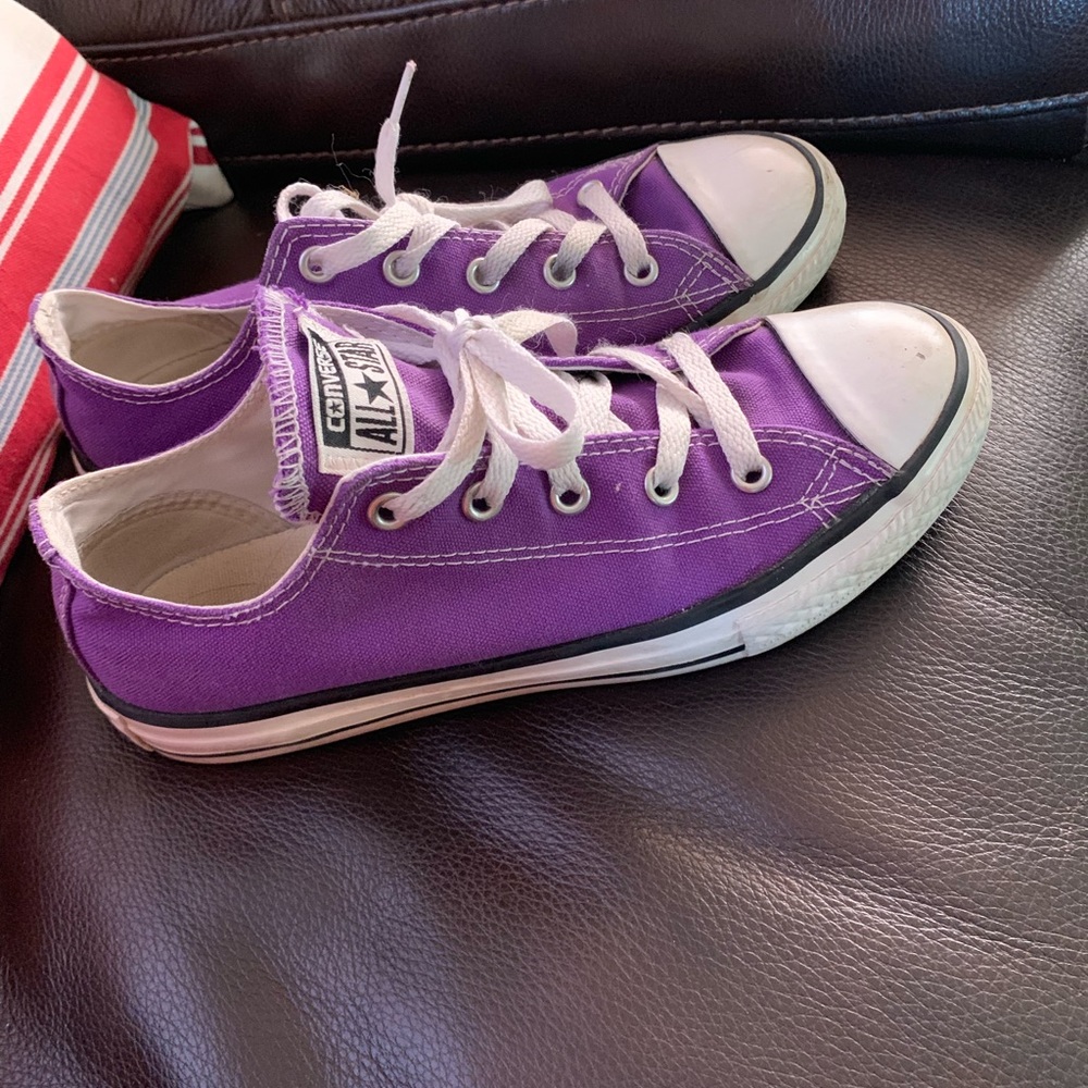 Converse tennis shoes